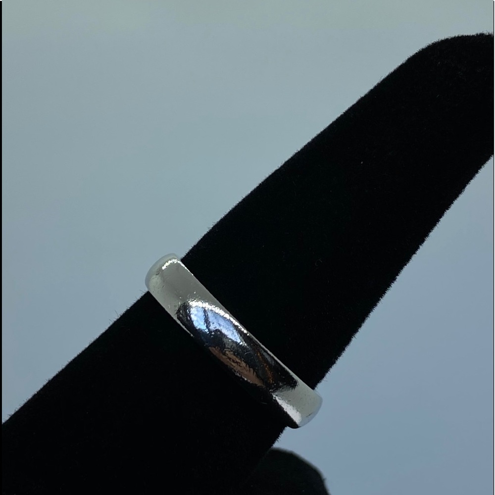 AUTH Tiffany & Co platinum wedding band - Picture 2 of 12